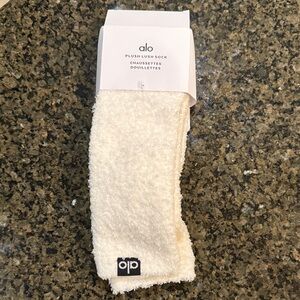 ALO Yoga Cozy Cream Socks